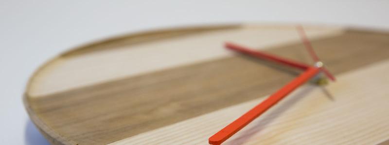 Les membres du jury du Prix Goncourt 2017 délibérant autour d'une table historique